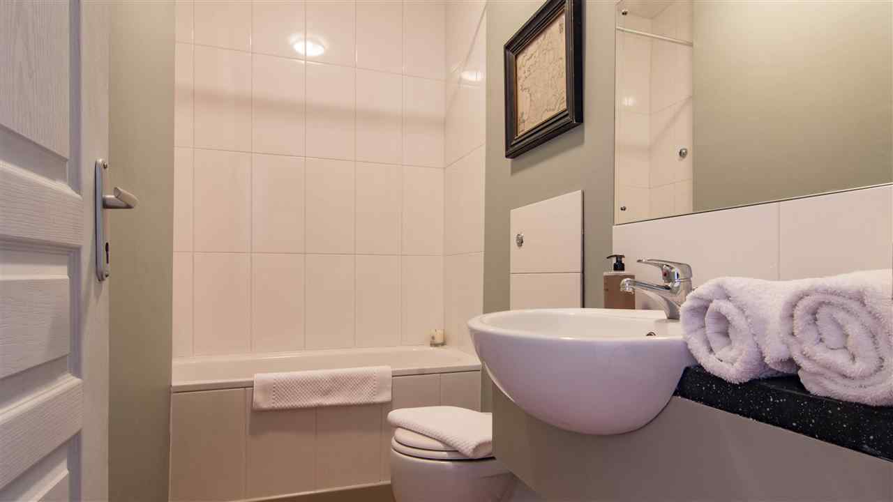 resized-2349823-The Orangerie TV screen (12)-2.jpg